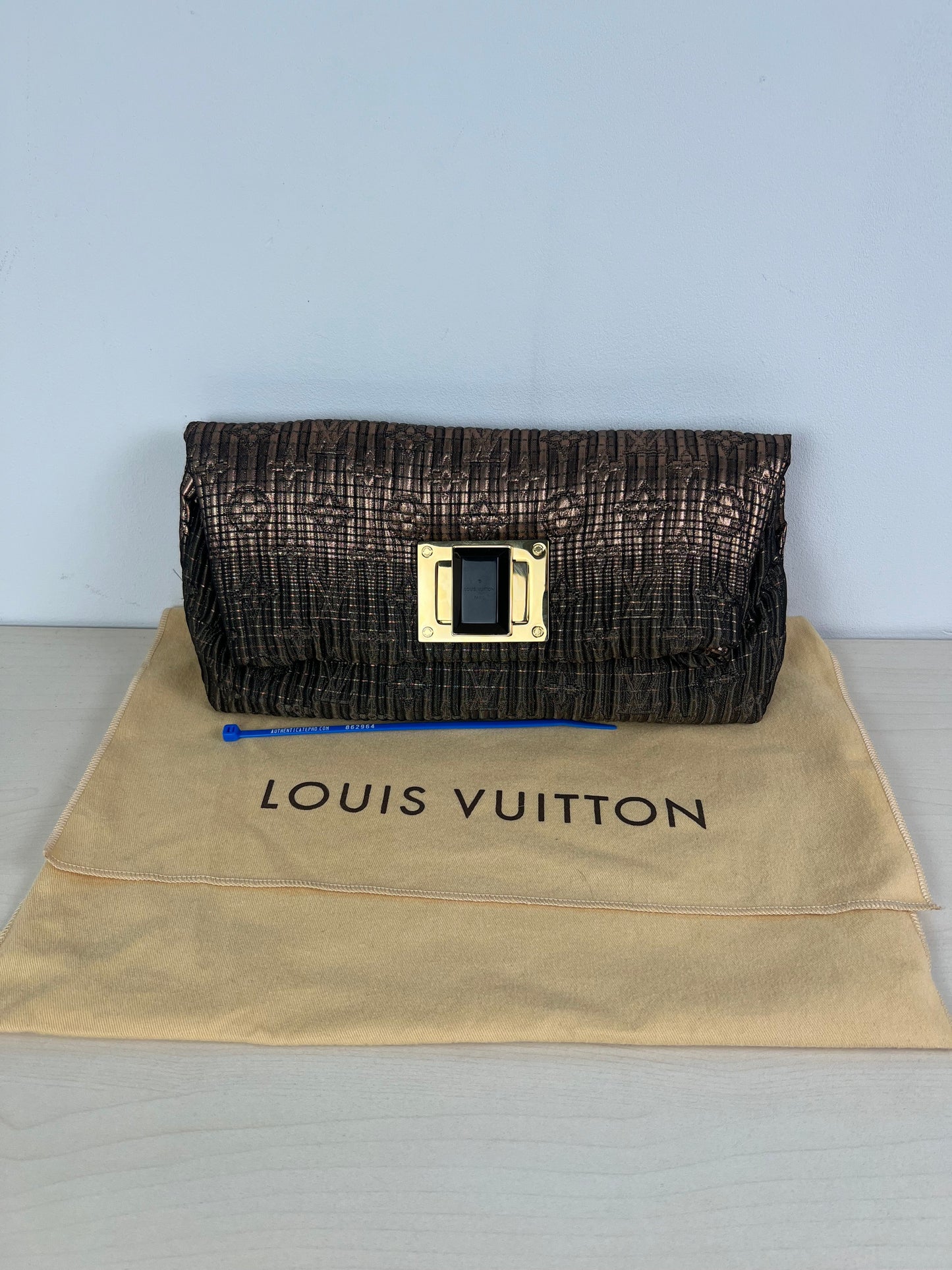 Clutch Luxury Designer Louis Vuitton, Size Medium