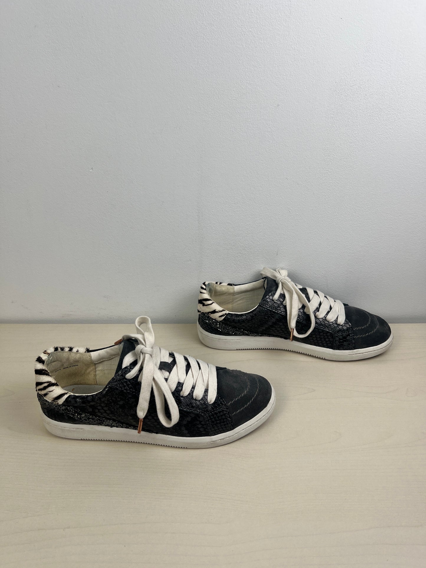 Shoes Sneakers By Dolce Vita In Grey, Size: 6