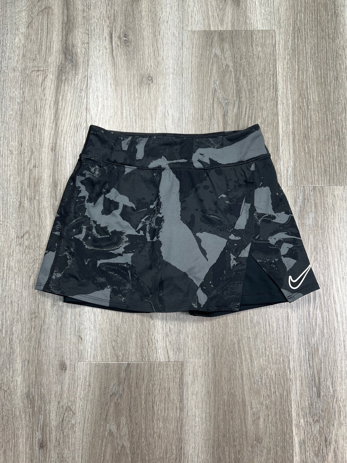 Athletic Skort By Nike Apparel In Black & Grey, Size: Xs