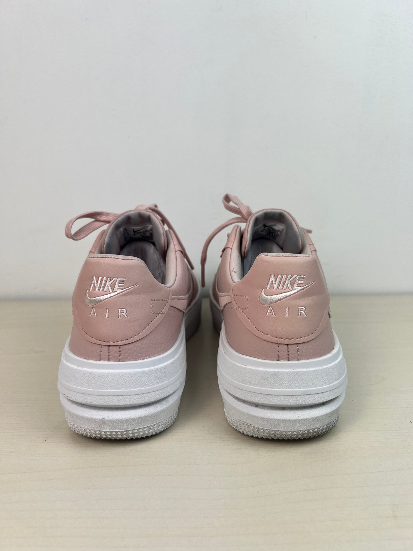 Shoes Sneakers By Nike In Pink, Size: 9.5