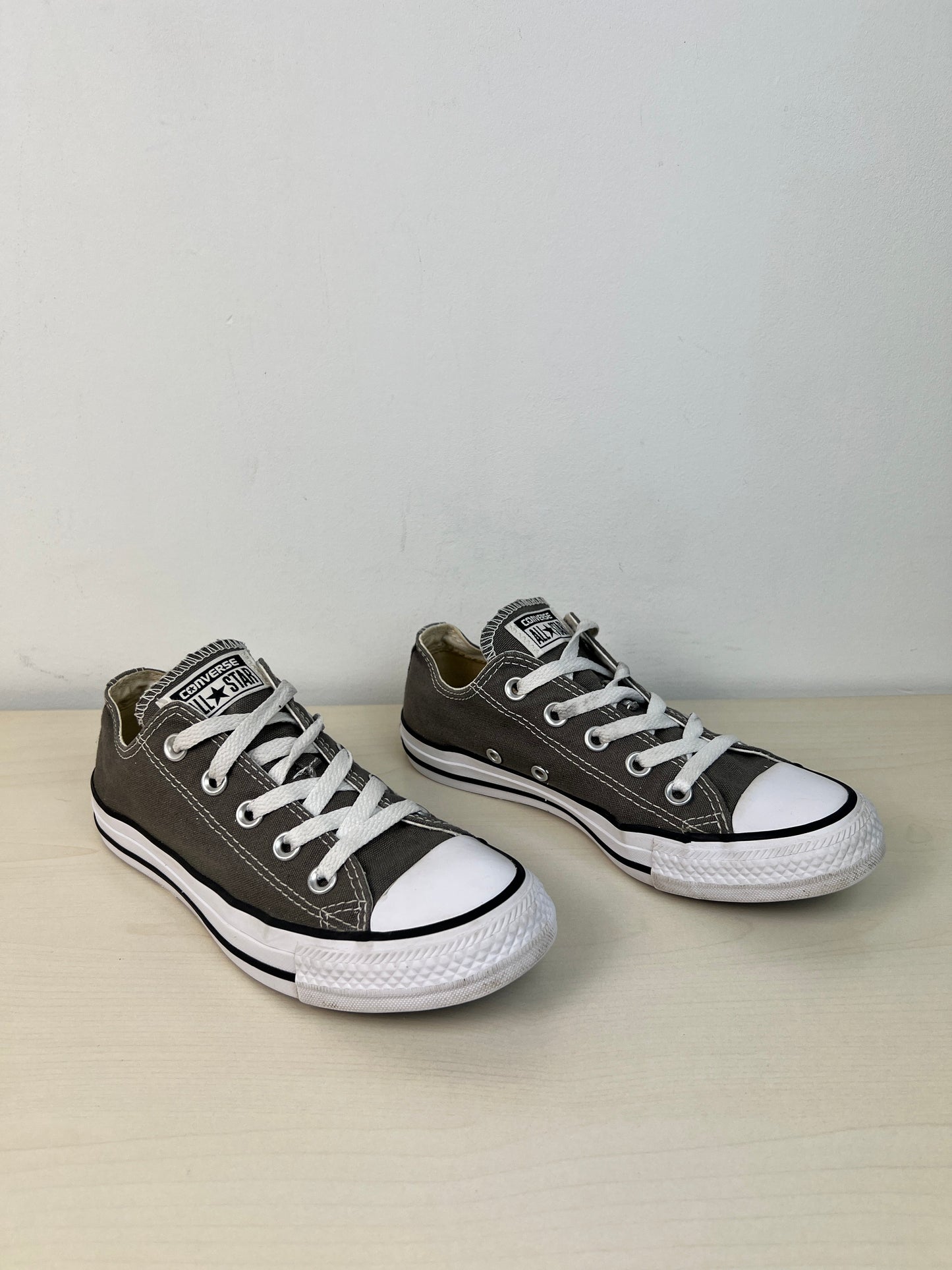 Shoes Sneakers By Converse In Grey, Size: 6