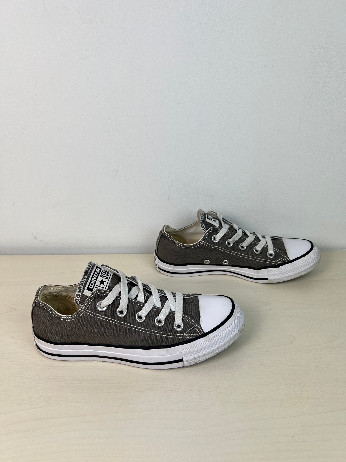 Shoes Sneakers By Converse In Grey, Size: 6