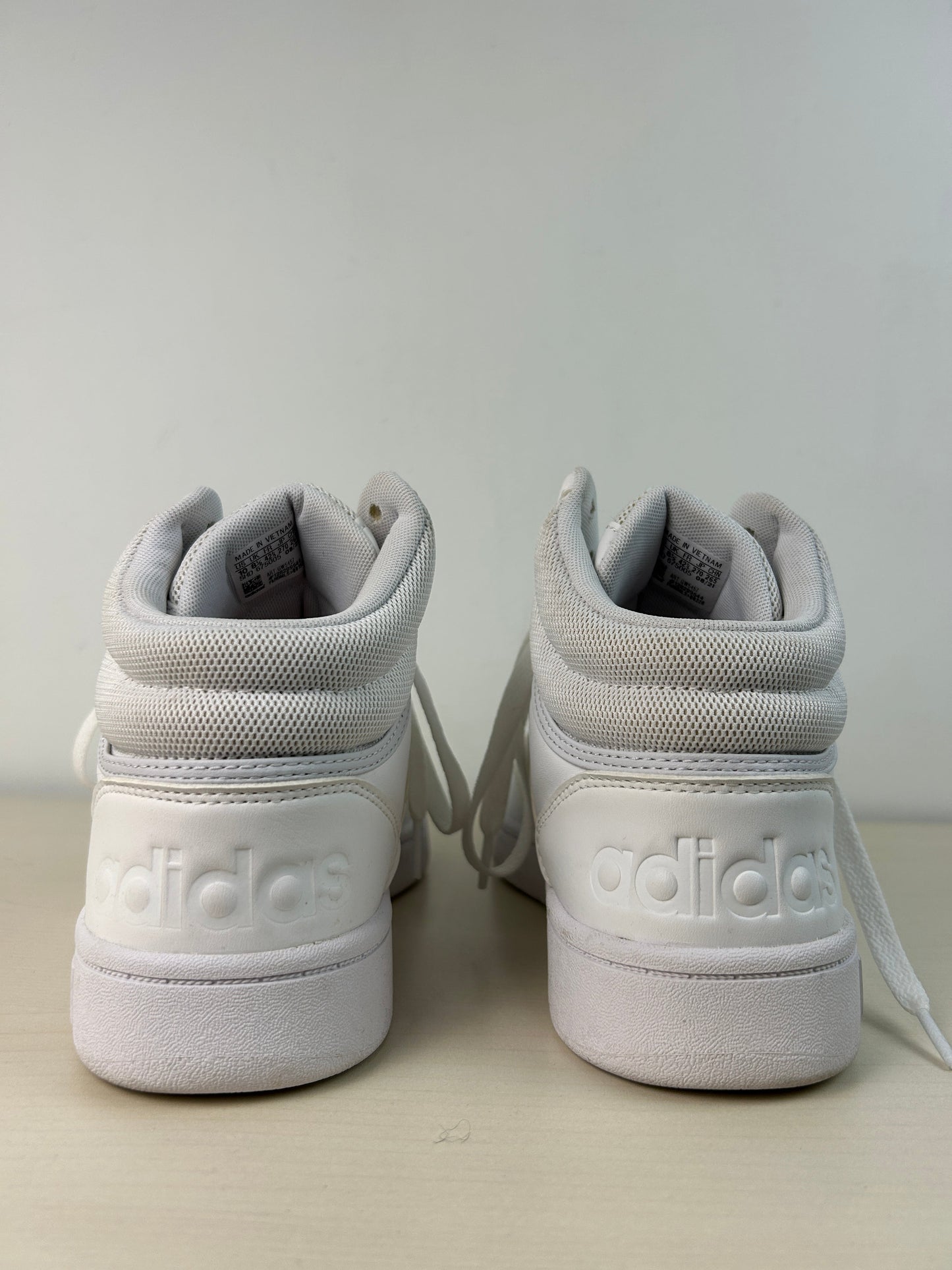 Shoes Sneakers By Adidas In White, Size: 10