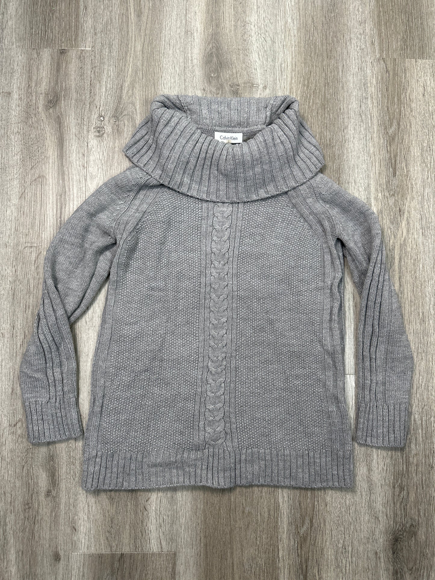 Sweater By Calvin Klein In Grey, Size: M