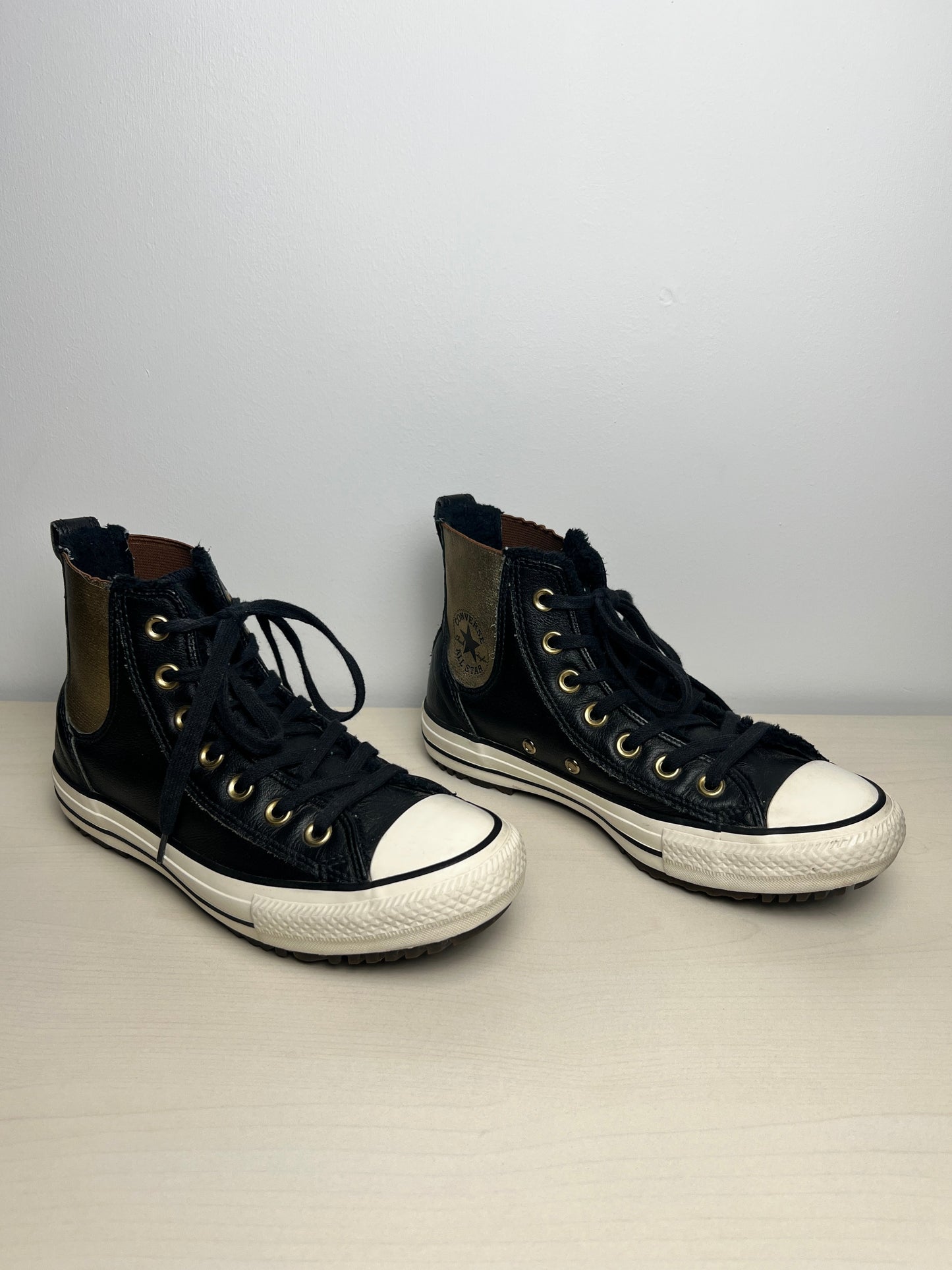 Shoes Sneakers By Converse In Black & Gold, Size: 6