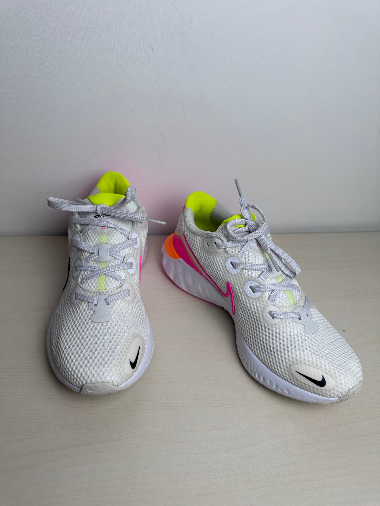 Shoes Athletic By Nike In White, Size: 8