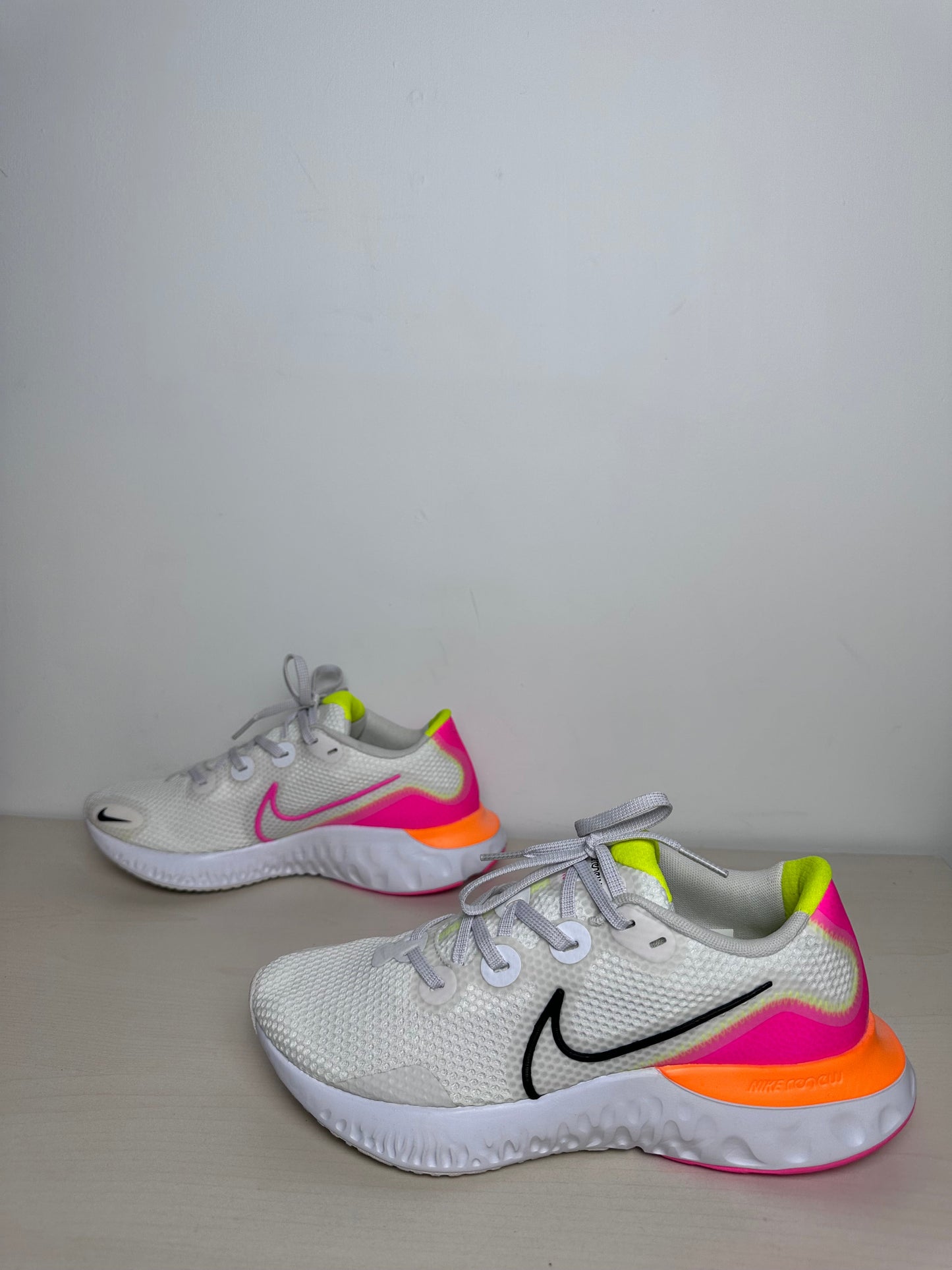 Shoes Athletic By Nike In White, Size: 8