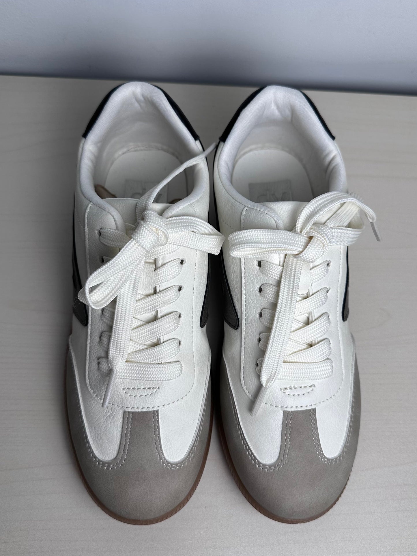 Shoes Sneakers By Dolce Vita In White, Size: 7