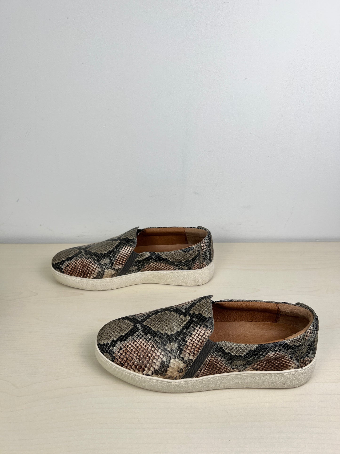 Shoes Flats By Frye In Snakeskin Print, Size: 8.5