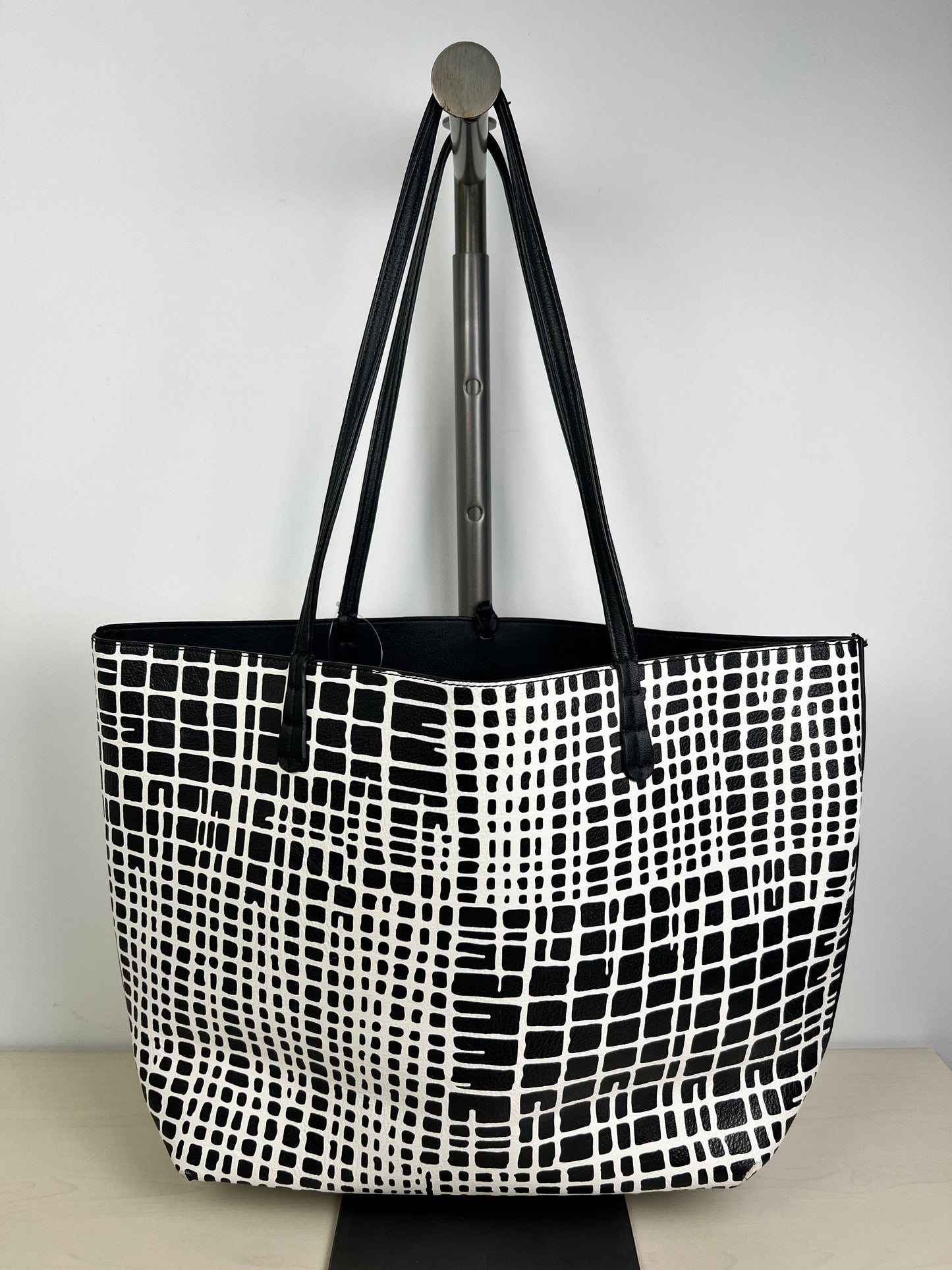 Tote Inc, Size Medium