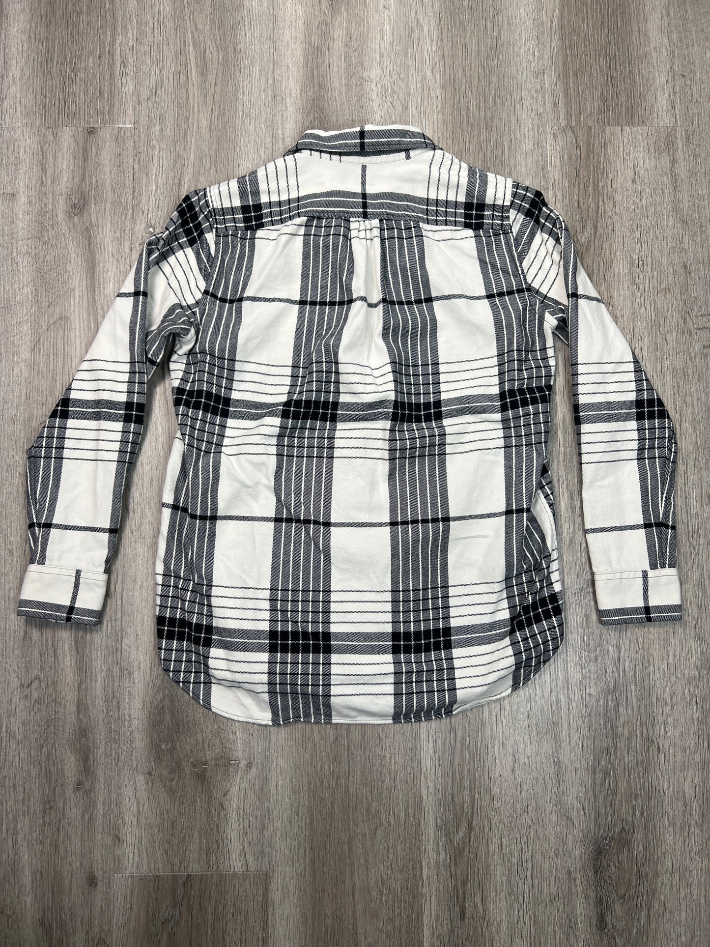 Top Long Sleeve By Banana Republic In Plaid Pattern, Size: S