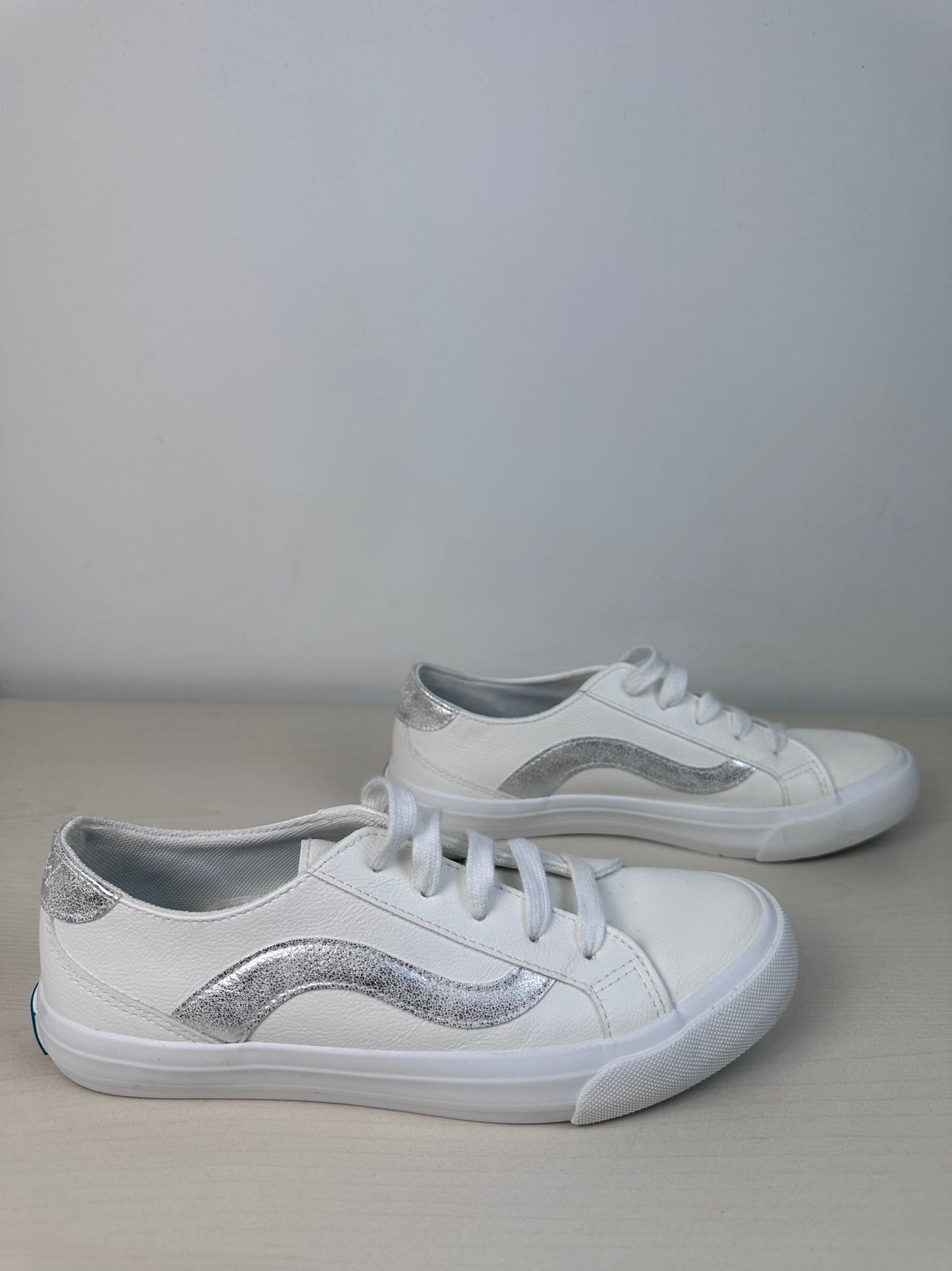 Shoes Sneakers By Blowfish In White, Size: 6.5