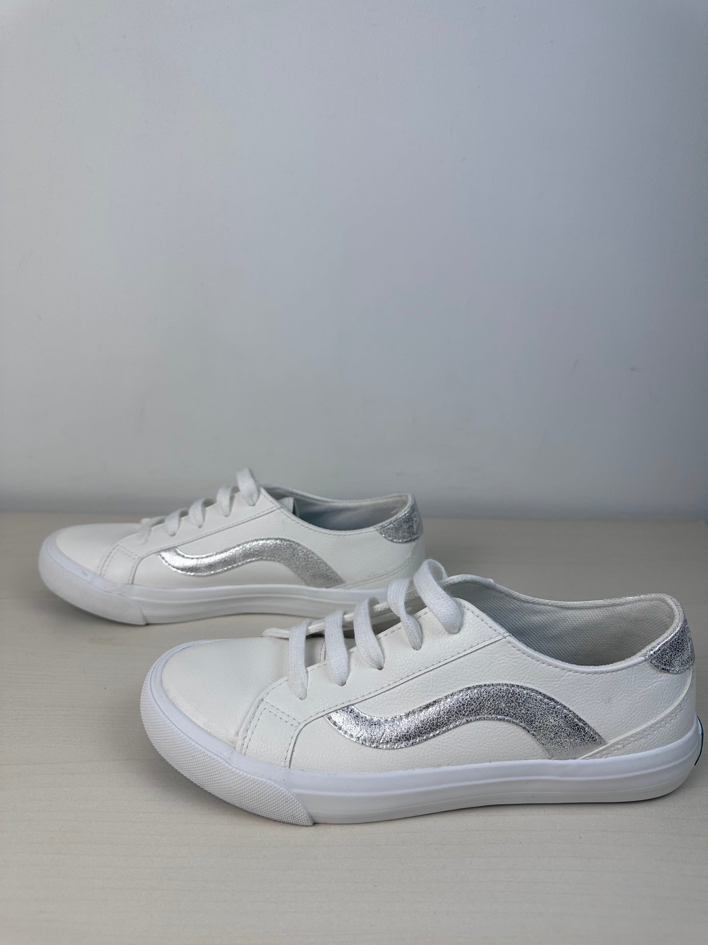 Shoes Sneakers By Blowfish In White, Size: 6.5