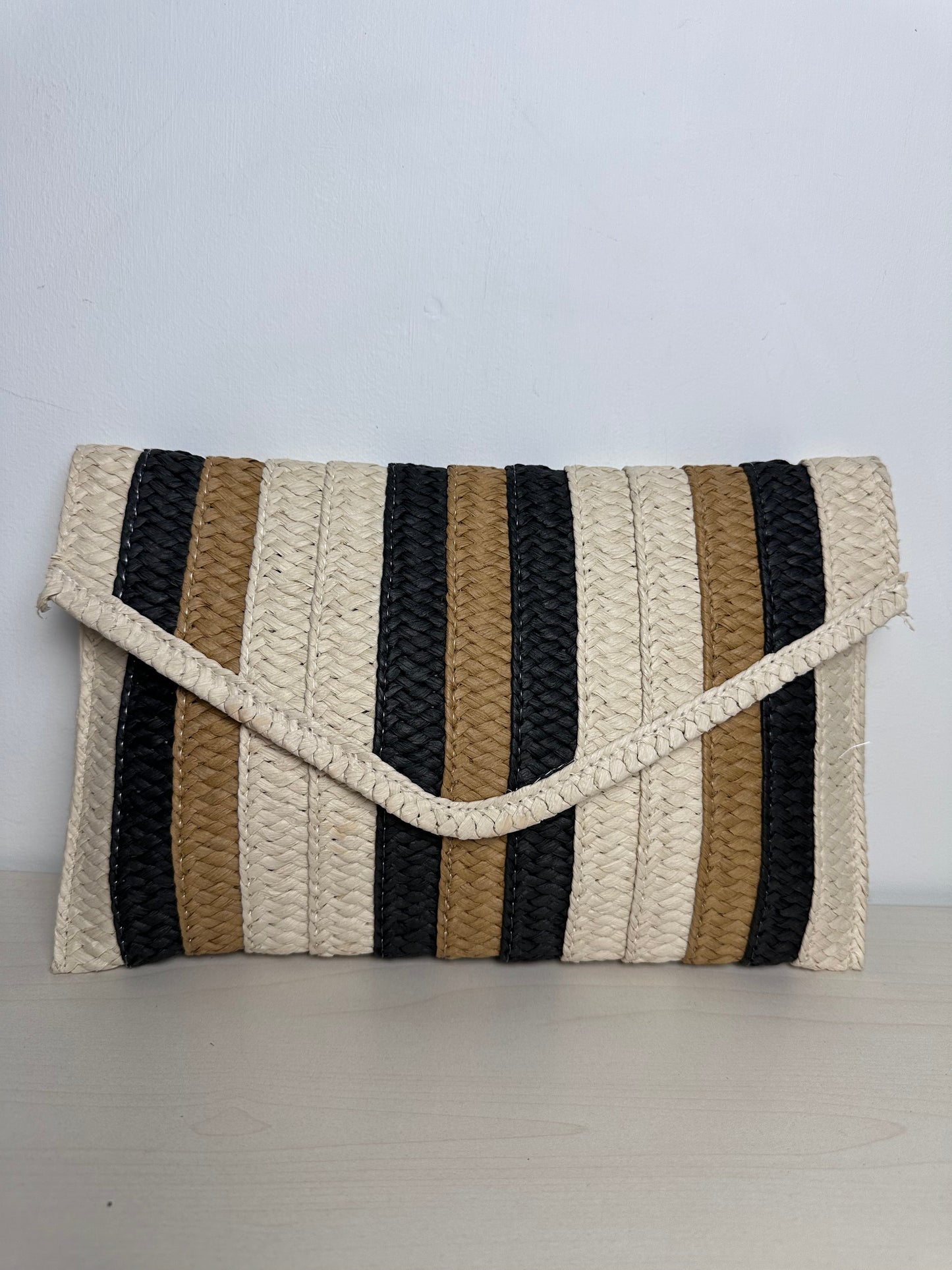 Clutch By SHIRALEAH, Size: Medium