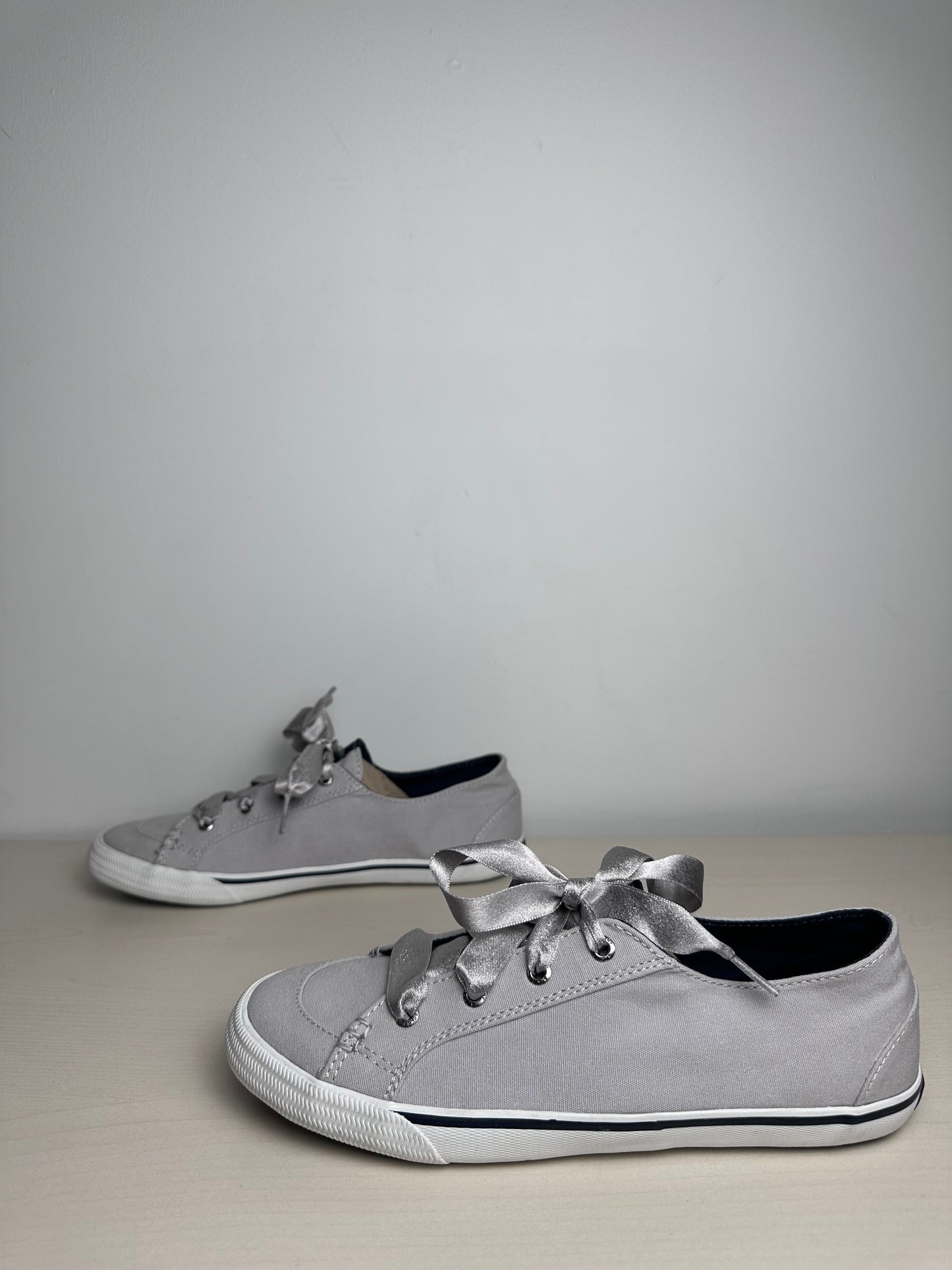 Shoes Sneakers By Sperry In Grey, Size: 8