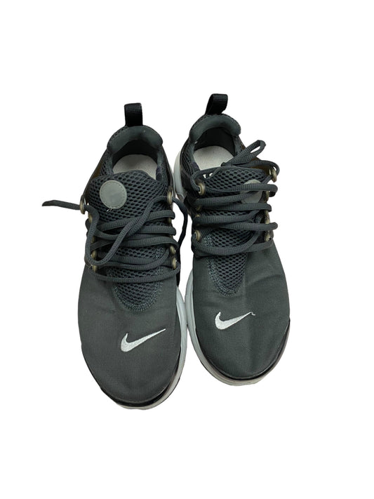 Black & Grey Shoes Sneakers Nike, Size 6