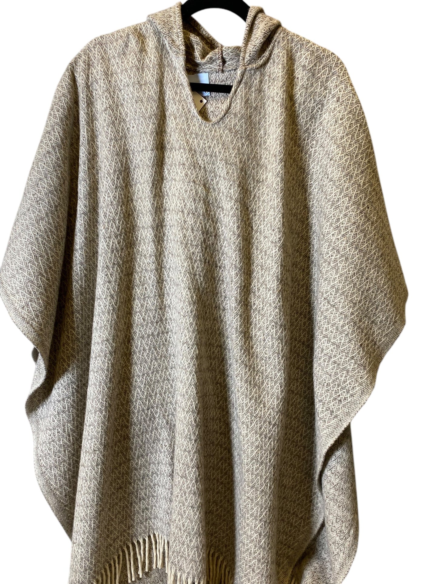 Poncho By Clothes Mentor In Beige, Size: Xl