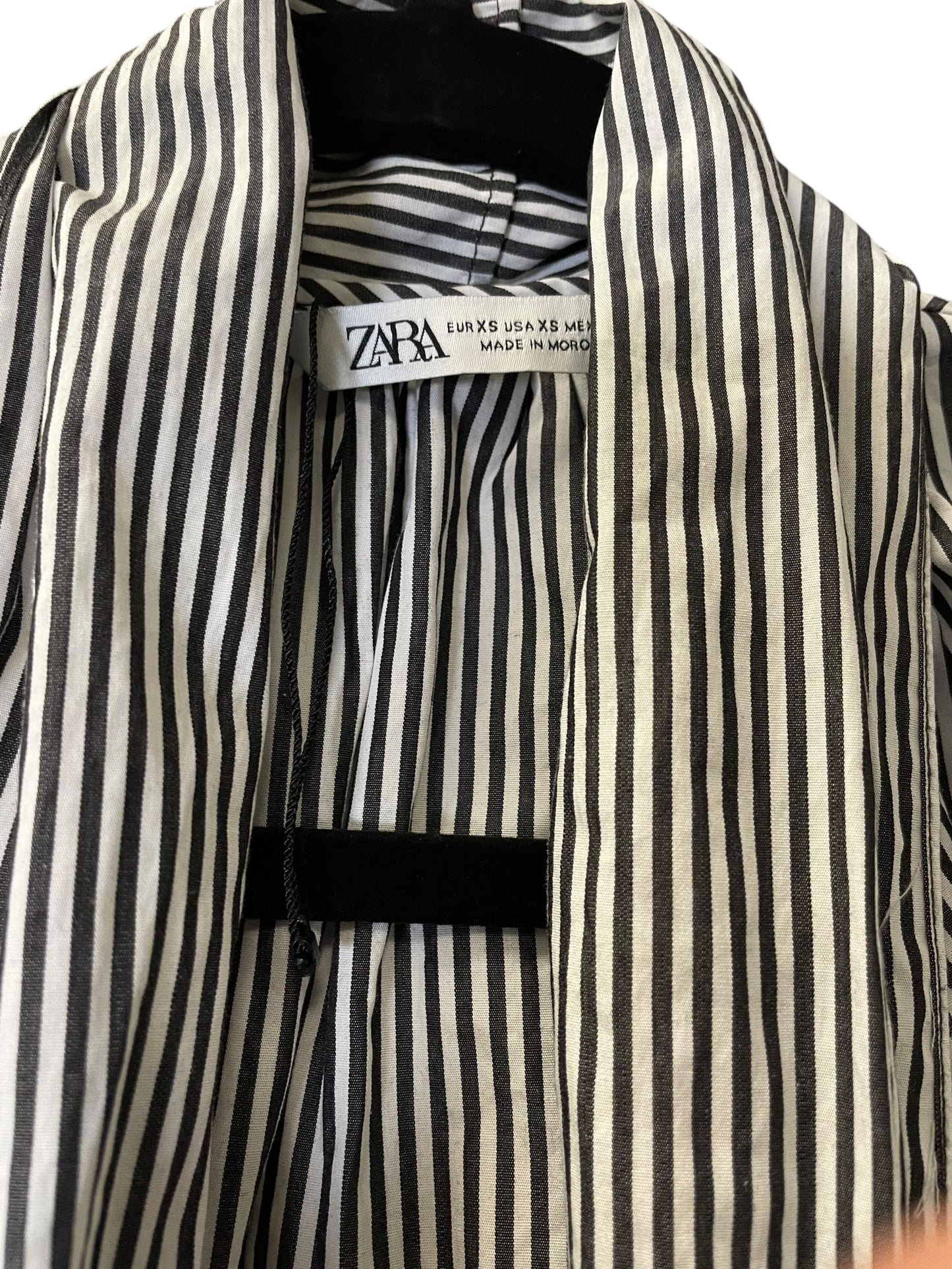 Blouse Long Sleeve By Zara In Striped Pattern, Size: Xs