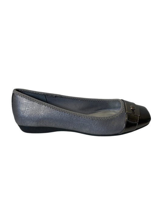 Shoes Flats By Anne Klein In Grey, Size: 8