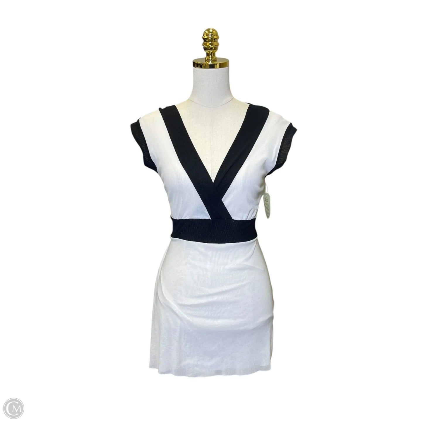 Top Short Sleeve By Clothes Mentor In Black & White, Size: M