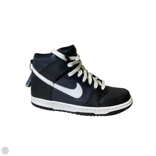 Shoes Sneakers By Nike In Black & White, Size: 4.5Y