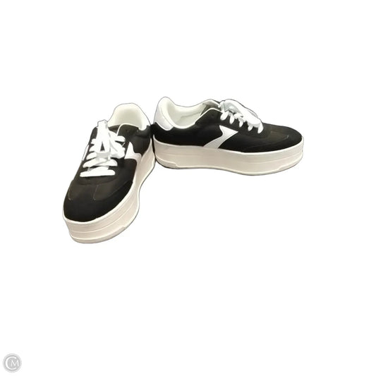 Shoes Sneakers By No Boundaries In Black & White, Size: 11