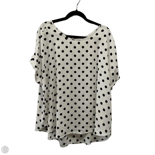 Top Short Sleeve By Maurices In Polkadot Pattern, Size: 2x