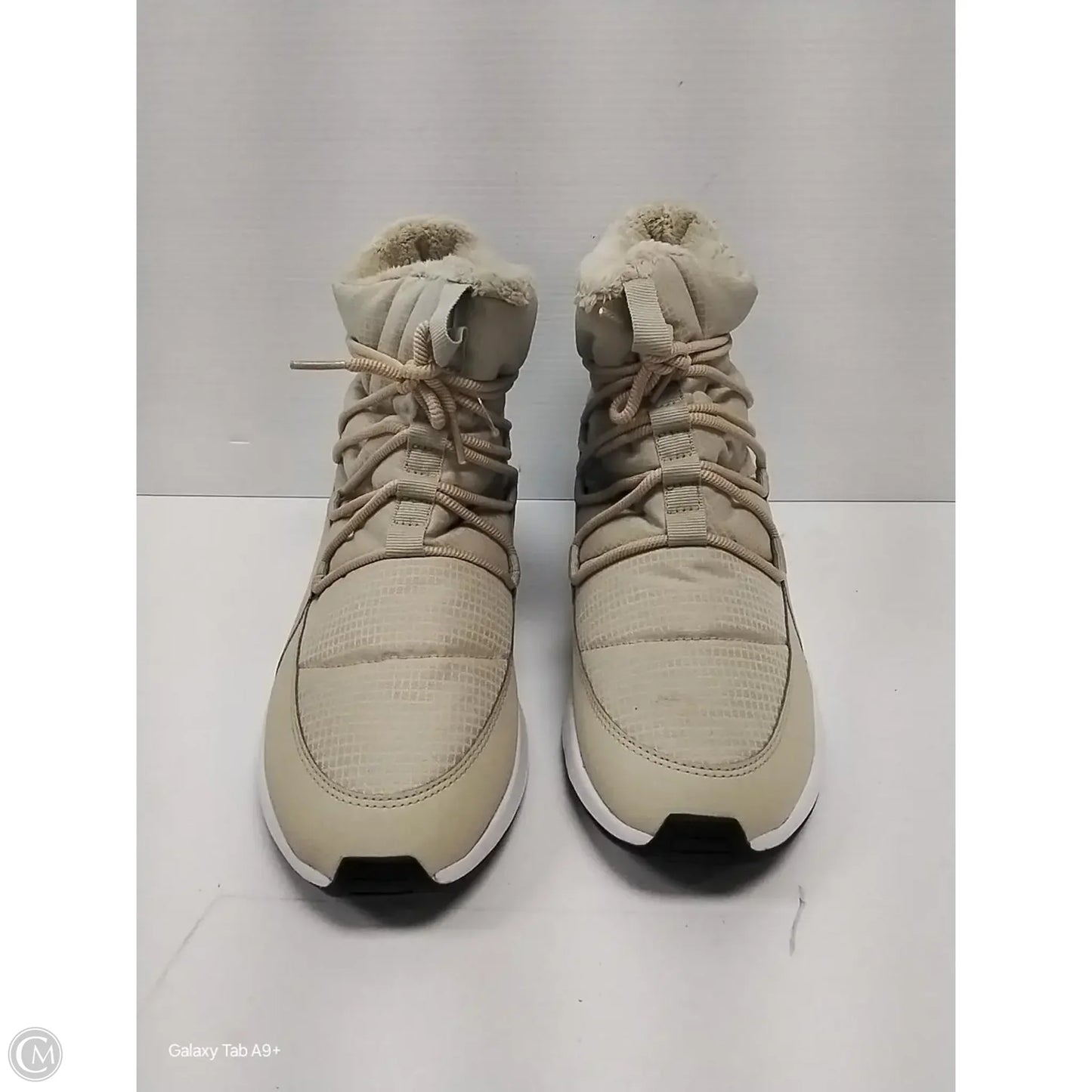 Shoes Sneakers By Puma In Cream, Size: 10