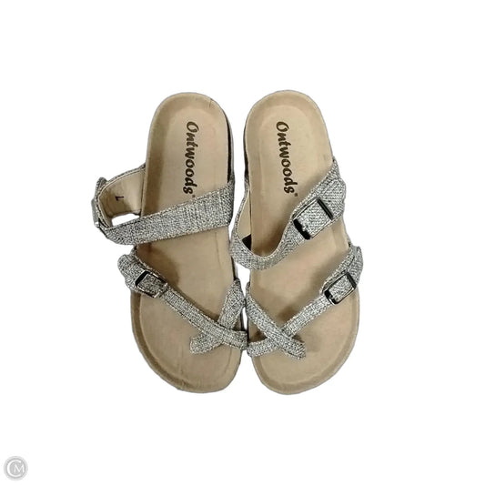 Sandals Flats By Clothes Mentor In Grey & Tan, Size: 7