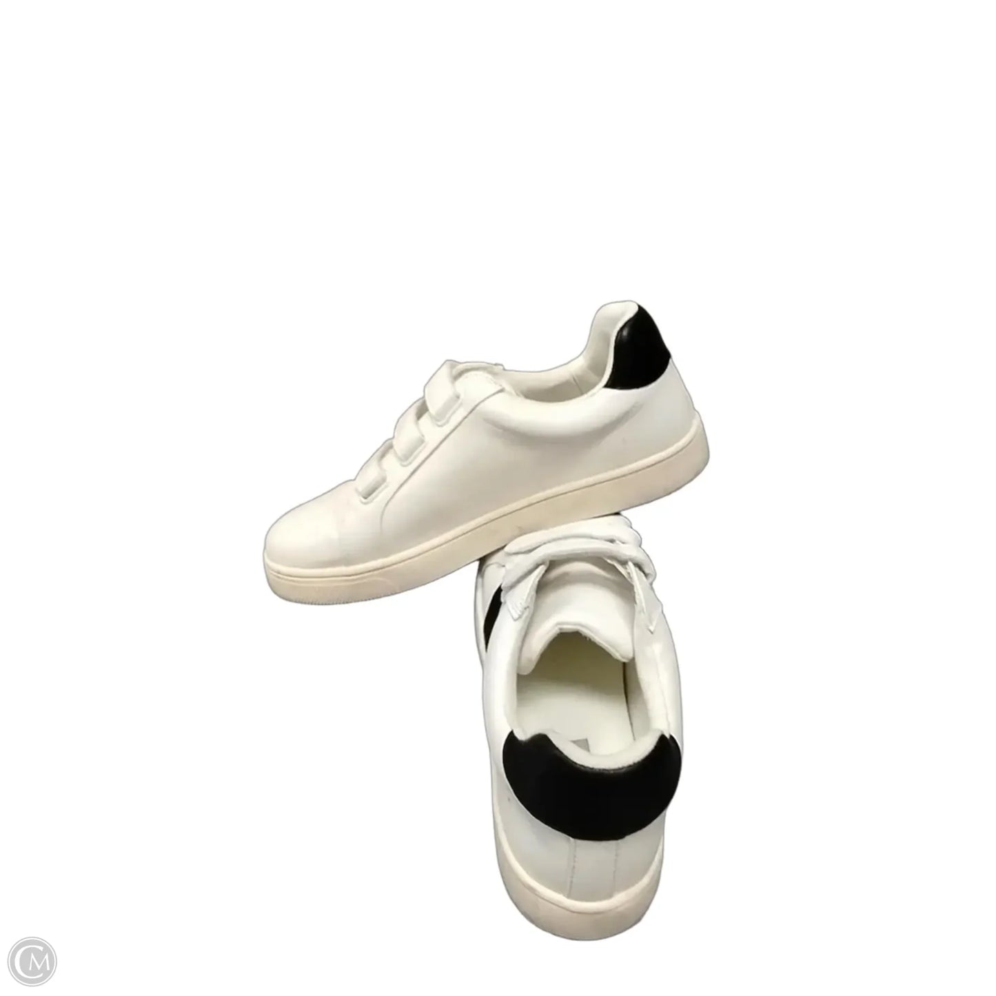 Shoes Sneakers By Mia In White, Size: 9