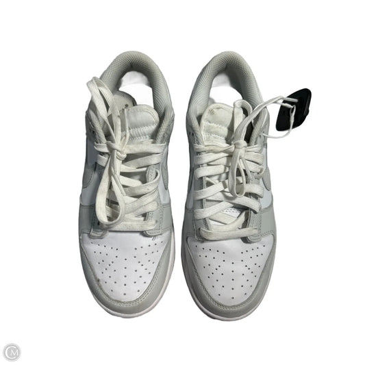 Shoes Sneakers By Nike In Grey & White, Size: 7