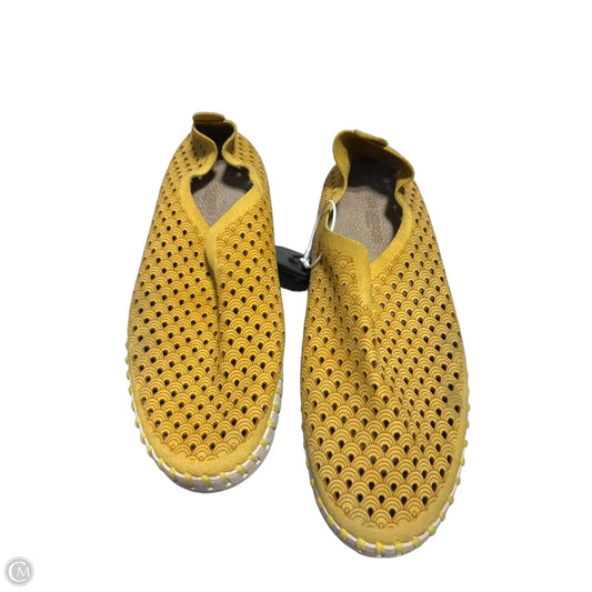 Shoes Flats By Cmc In Yellow, Size: 11.5