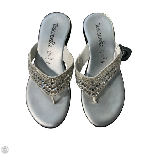Sandals Flip Flops By Toscanella In Silver, Size: 9.5