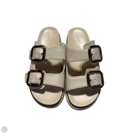 Sandals Flats By Universal Thread In Tan, Size: 8