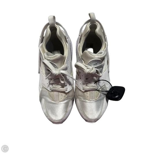 Shoes Athletic By Nike In White, Size: 7
