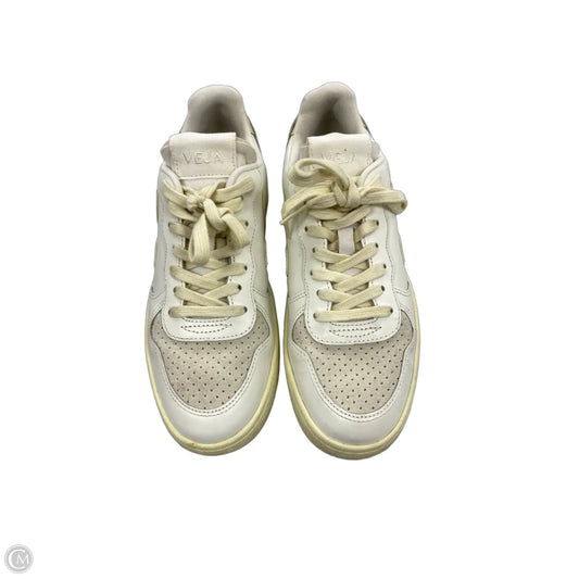 Shoes Sneakers By Veja In White, Size: 7