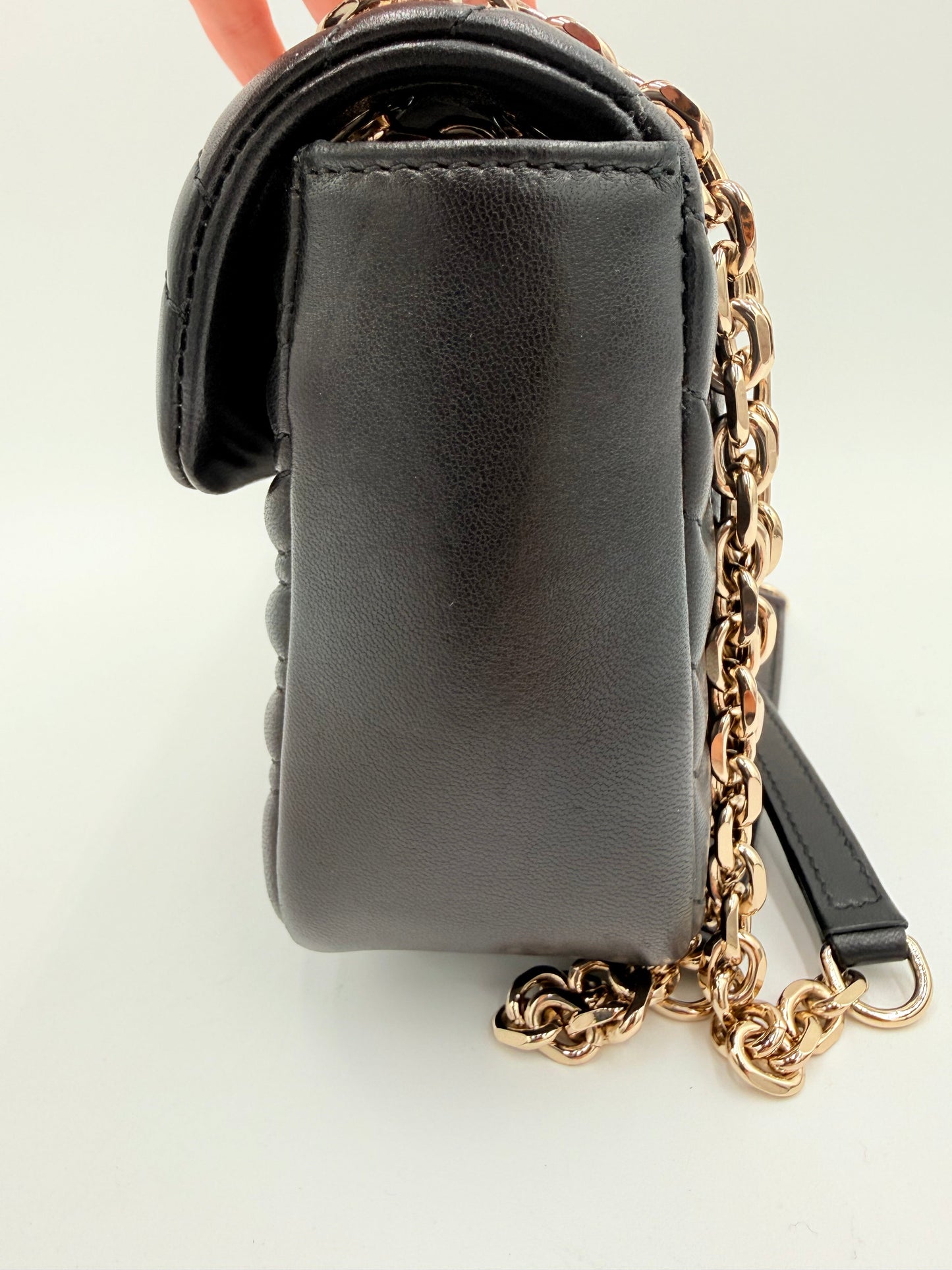Handbag Luxury Designer By Gucci In Black & Gold, Size:Medium