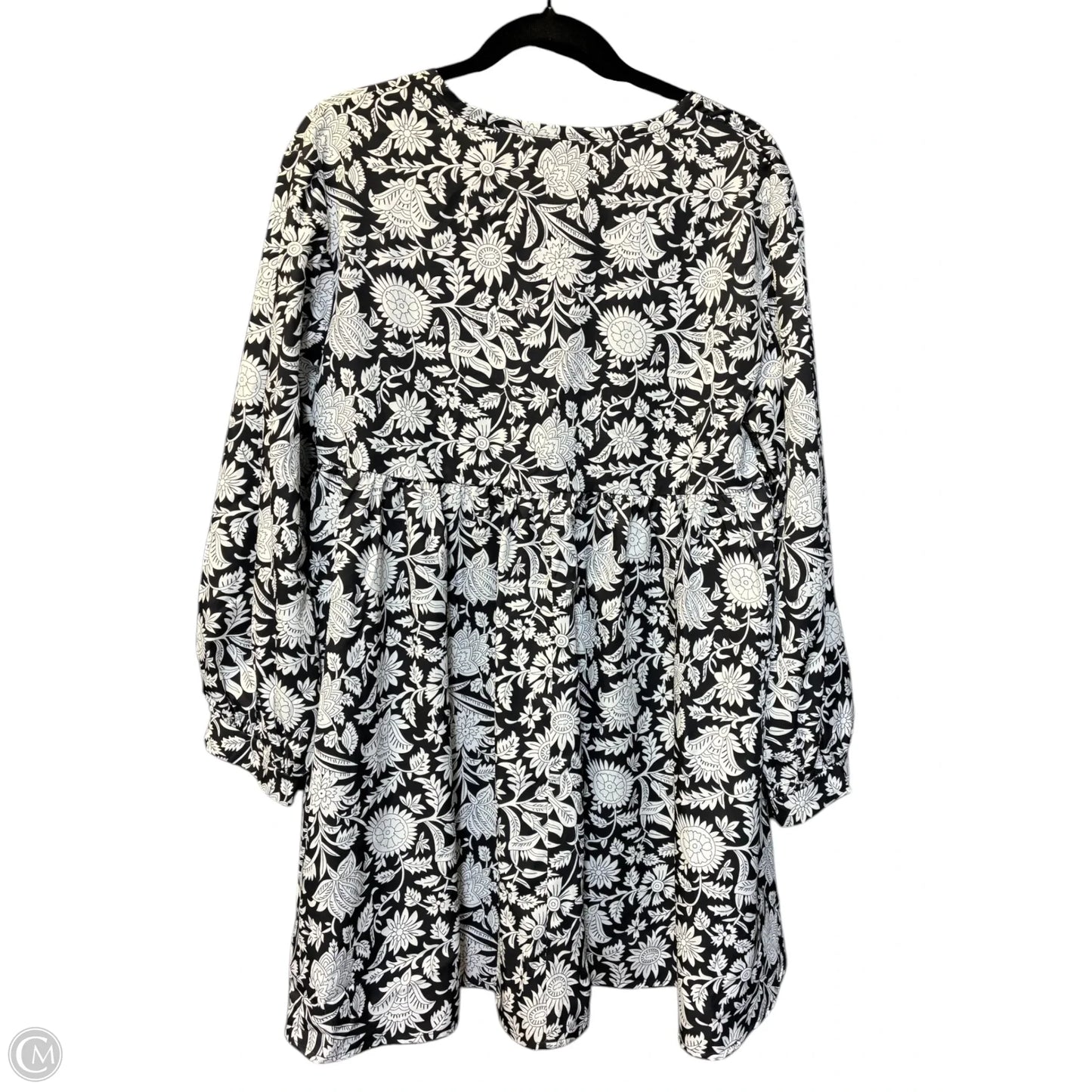 Dress Casual Short By Cmf In Black & White, Size: M