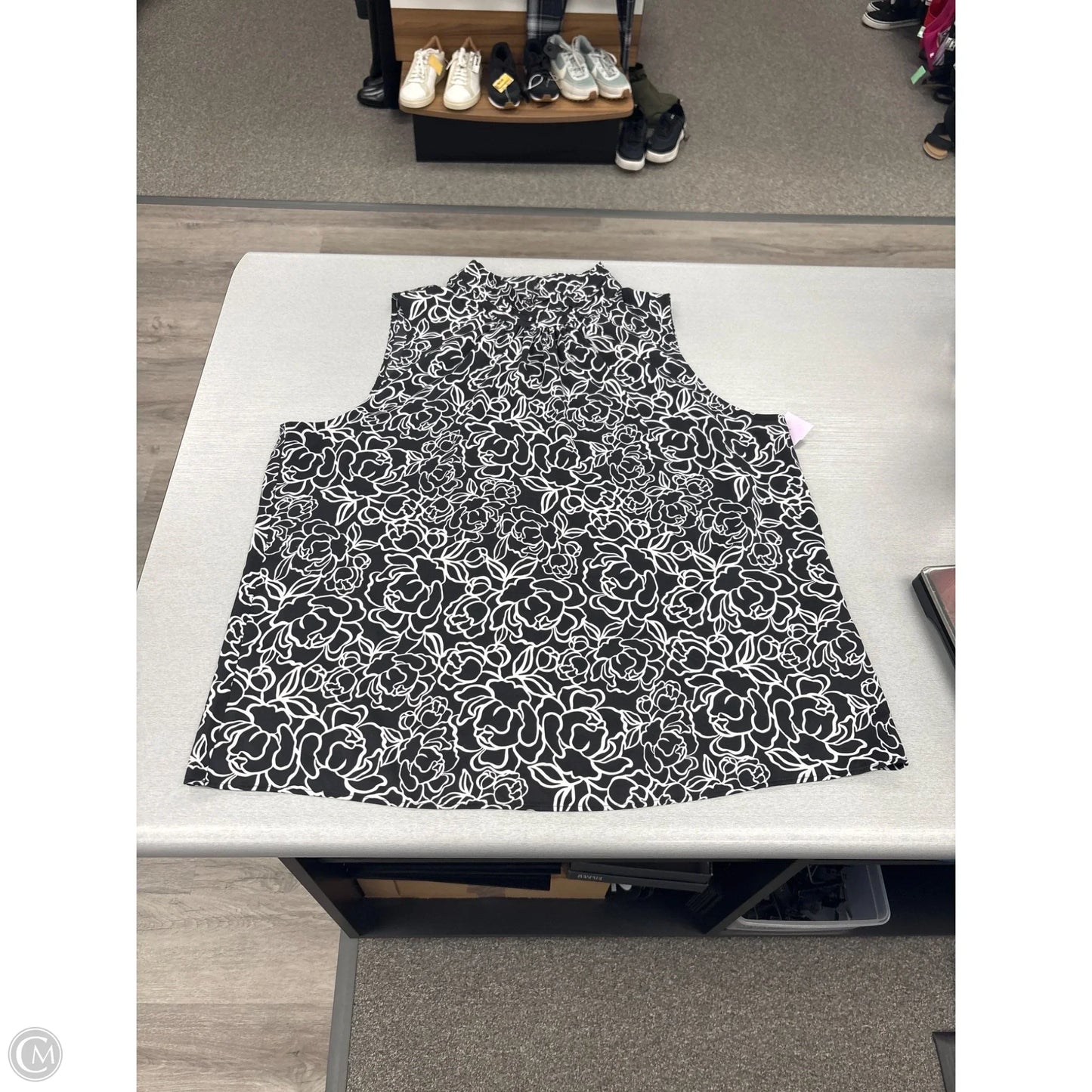 Top Sleeveless By White House Black Market In Black & White, Size: Xl