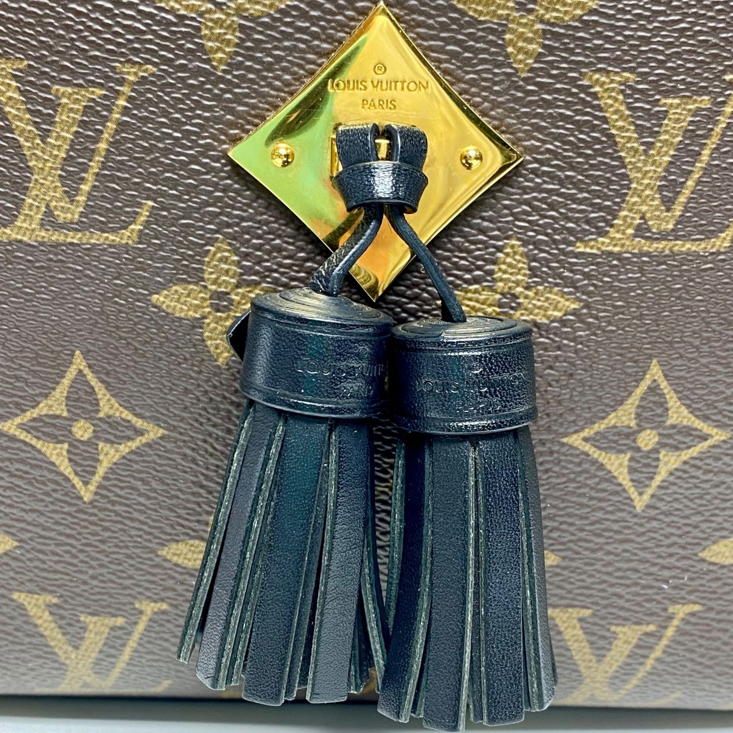 Crossbody Luxury Designer By Louis Vuitton, Size: Small