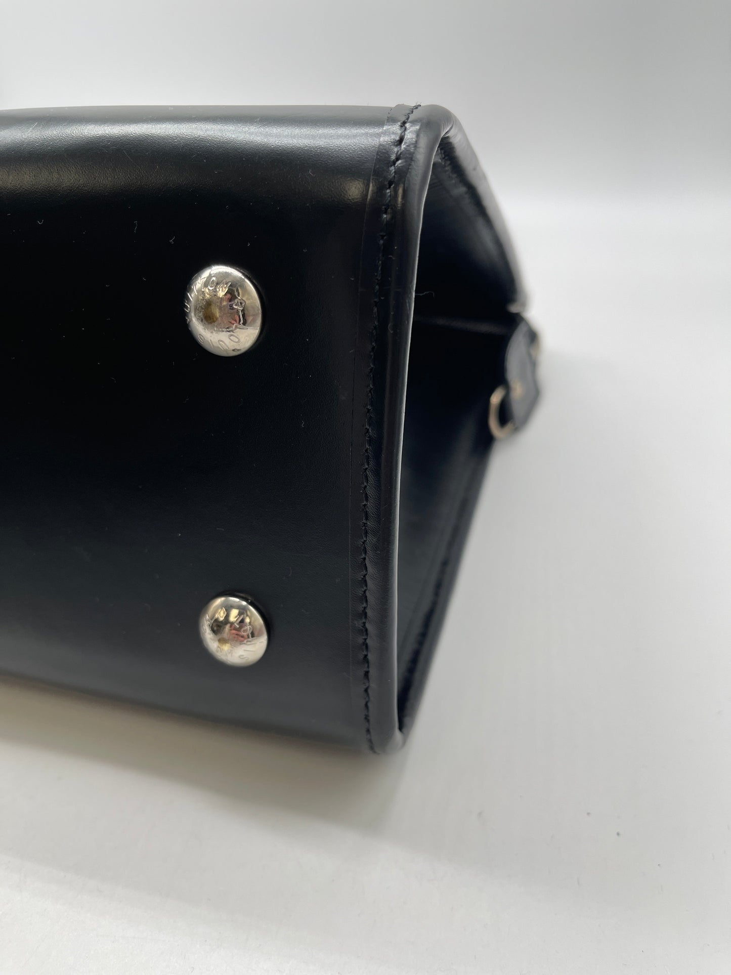 Handbag Luxury Designer By Louis Vuitton, Size: Large