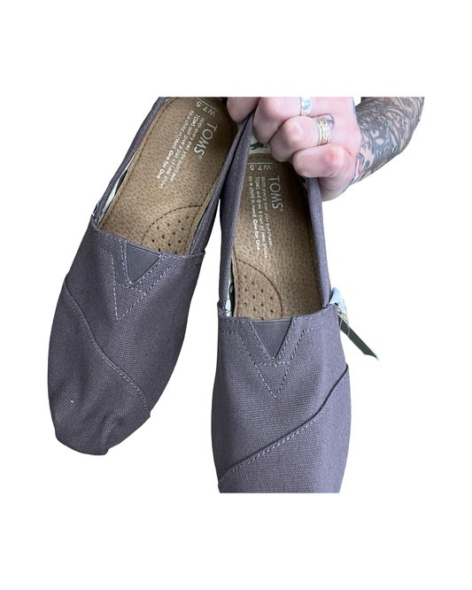 Shoes Sneakers By Toms In Brown, Size:7.5
