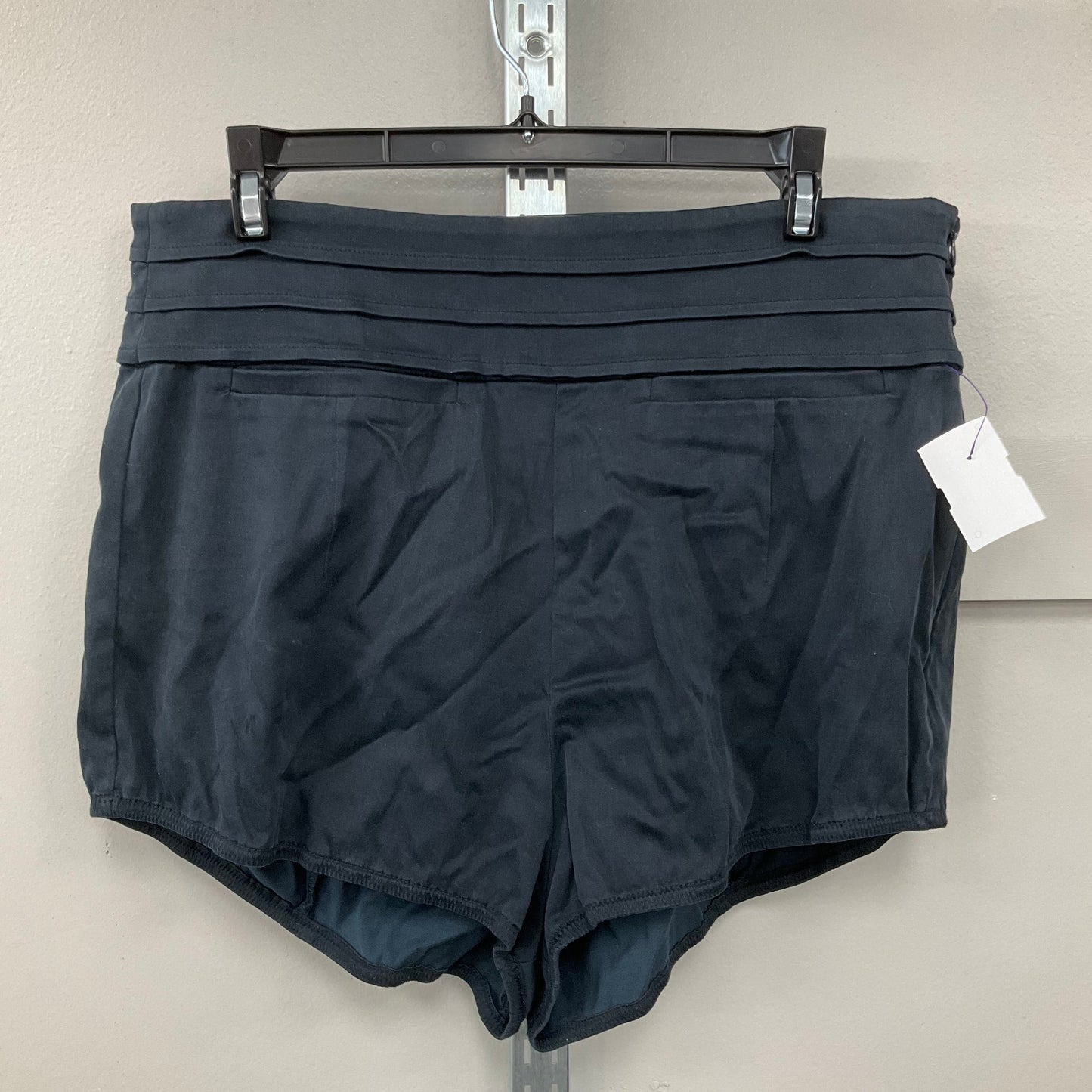 SHORTS by PILCRO In BLACK, Size: 14