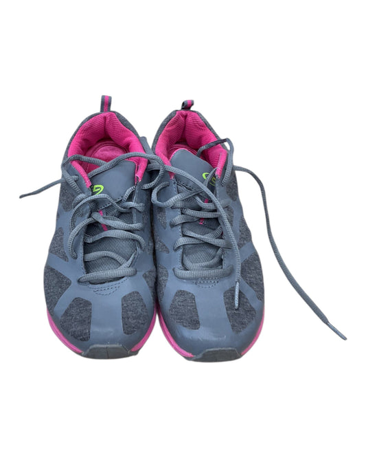 Shoes Athletic By Clothes Mentor In Grey, Size:7