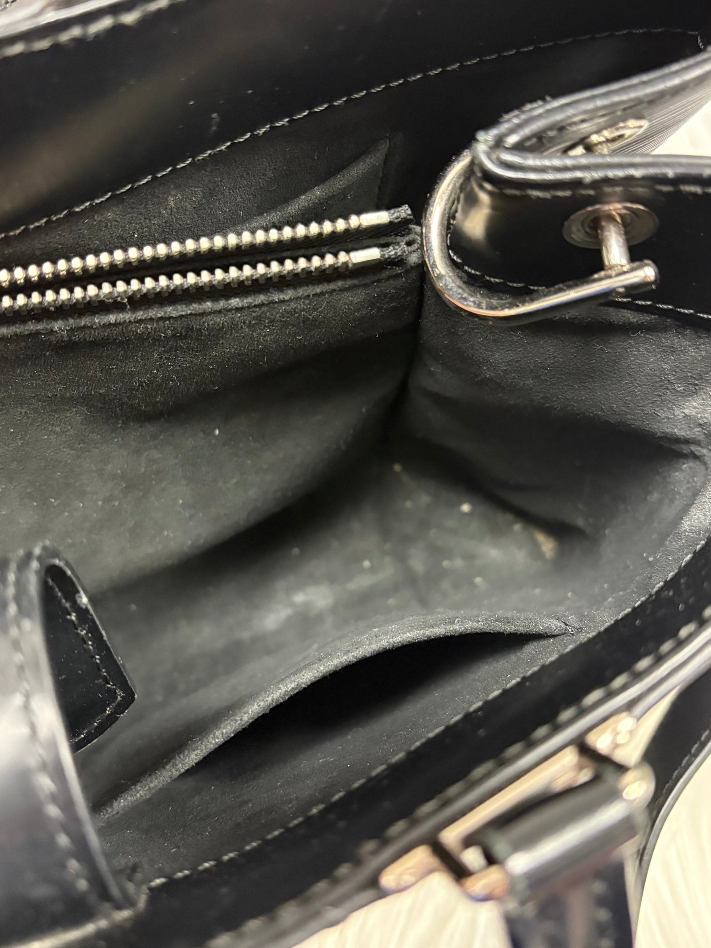 Handbag Luxury Designer By Louis Vuitton, Size: Large