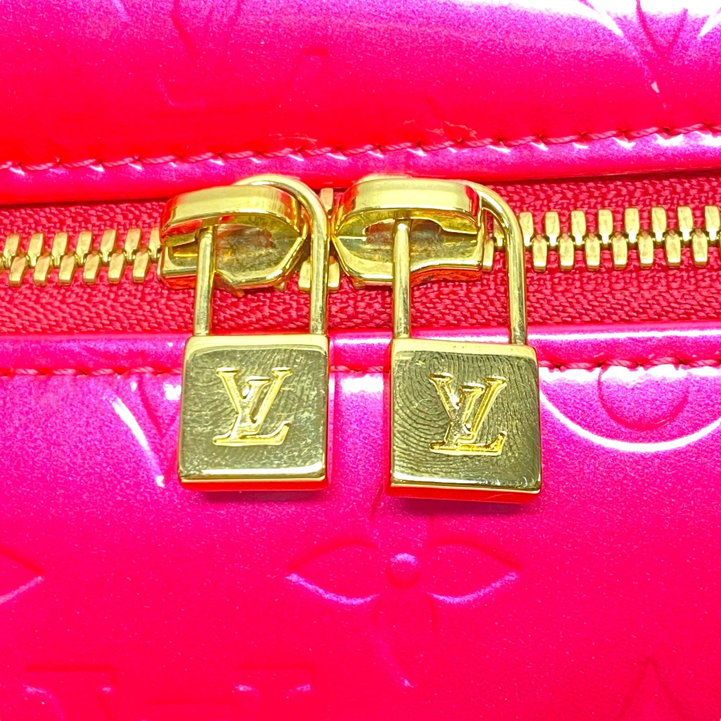 Handbag Luxury Designer By Louis Vuitton, Size: Small