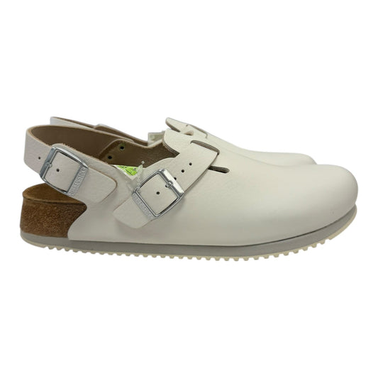 Shoes Flats By Birkenstock In White, Size:10.5