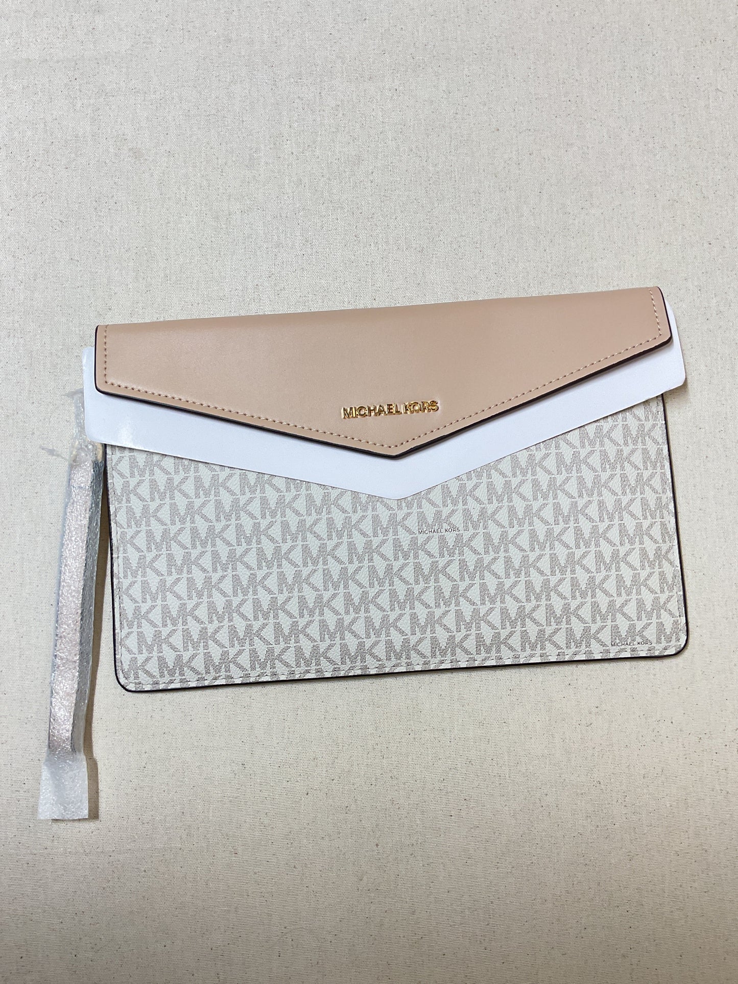 Clutch Designer By Michael Kors In Cream, Size:Large