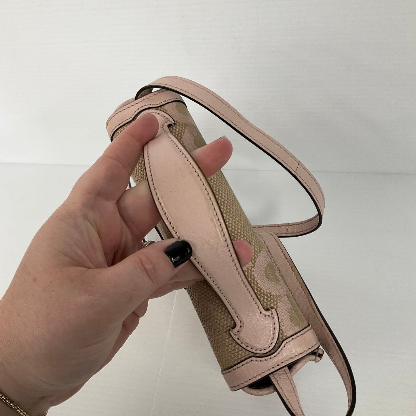 Crossbody Luxury Designer By Gucci, Size: Small
