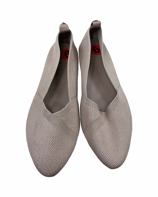 Shoes Flats By Tahari In Tan, Size:6